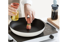 Carica l'immagine nel visualizzatore di Gallery, Dosatore Olio con Pennello Silicone 9ml Bottiglia Contagocce Alimenti Cucina