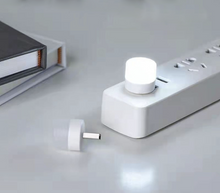 Carica l'immagine nel visualizzatore di Gallery, Lampadina Notturna USB LED Mini Luce Calda Illuminazione Portatile 1W