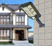 Carica l'immagine nel visualizzatore di Gallery, Lampione Solare 136 LED Esterno Luce Fredda Sensore Movimento Controllo Remoto