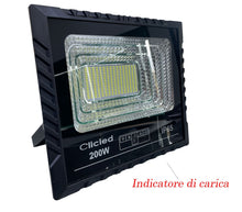 Lade das Bild in den Galerie-Viewer, Faro LED Solare 200W Con Pannello Solare Indicatore Carica Luce Fredda Clicled
